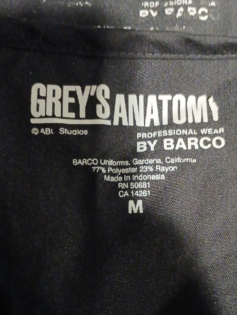 Grey's Anatomy Women's Black V-Neck Scrub Top with Pockets - Picture 3 of 7